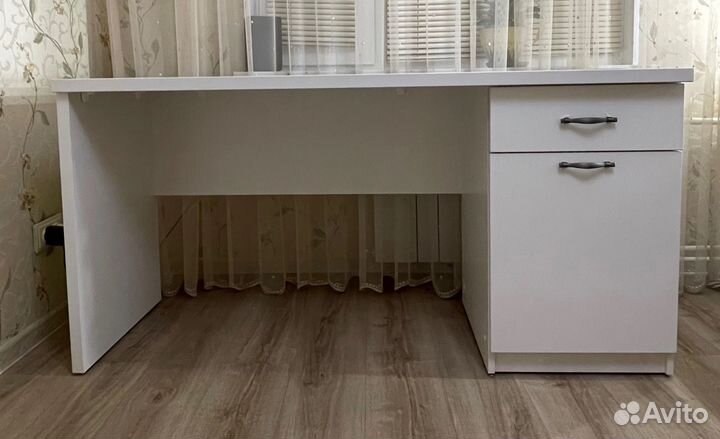 Письменный стол