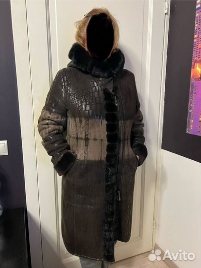 Дубленка натуральная женская, овчина, с капюшоном