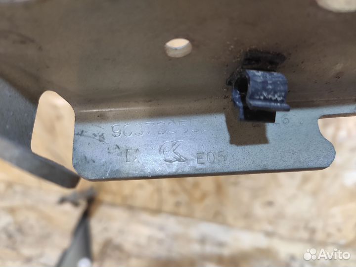 Петля капота Citroen C3