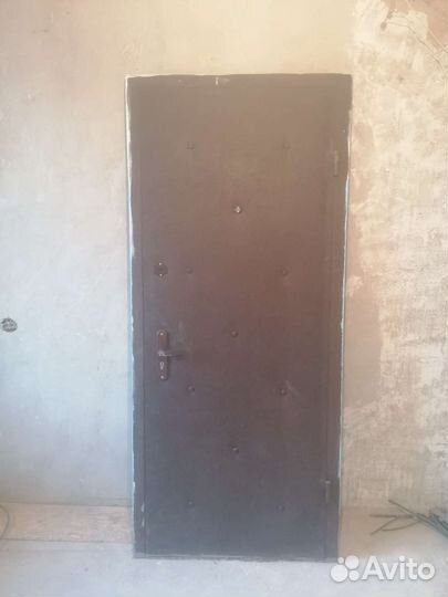 Дверь входная металлическая правая бу