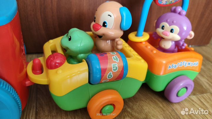 Паровозик Ученого щенка от Fisher Price