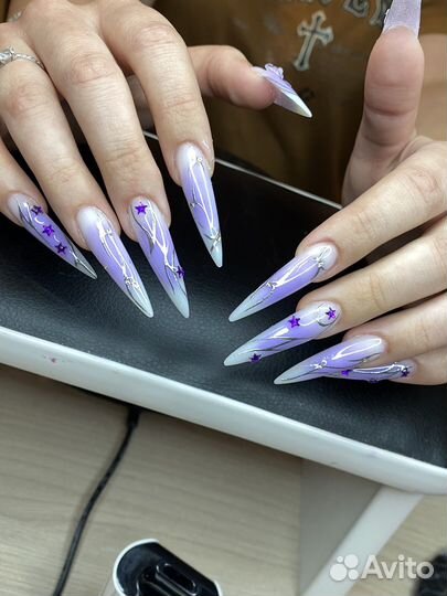 Мастер маникюра в студии