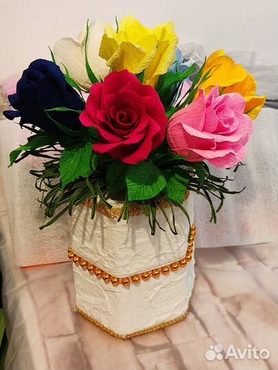 Букет из бумажных цветов в кашпо