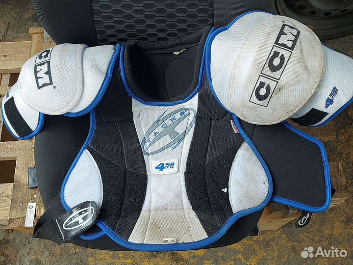 Вратарский нагрудник ccm ab 500