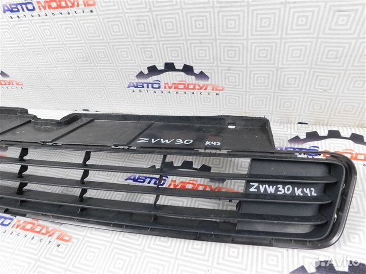 Б/У Решетка бамперная Toyota Prius ZVW30,ZVW35