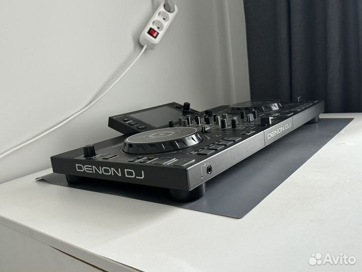 Пульт DJ-контроллер Denon SC live 2 EU
