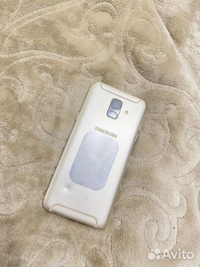Samsung Galaxy A6, 4/32 ГБ
