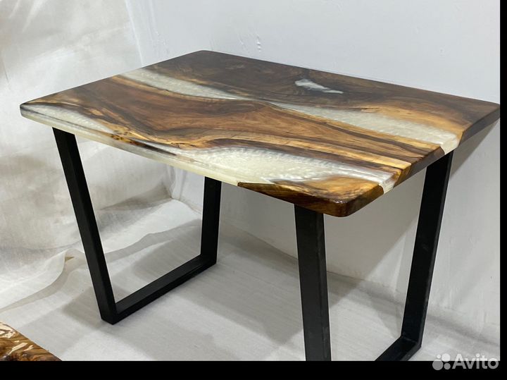 Стол кухонный