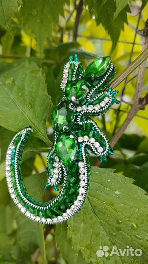 Брошь из бисера