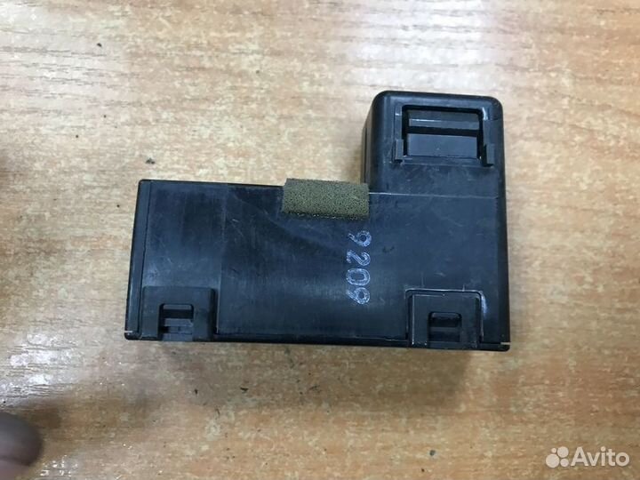 Блок электронный Nissan Cefiro A33 с1998-2007г Цеф