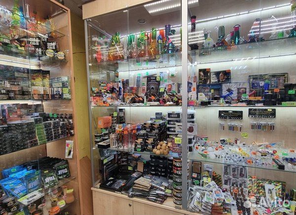 Табачный магазин в кассовой зоне гипермаркета