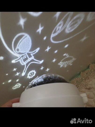 Ночник проектор космонавт музыкальный