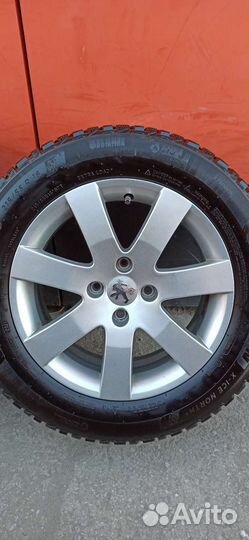 Michelin X-Ice North 4 215/55 R16