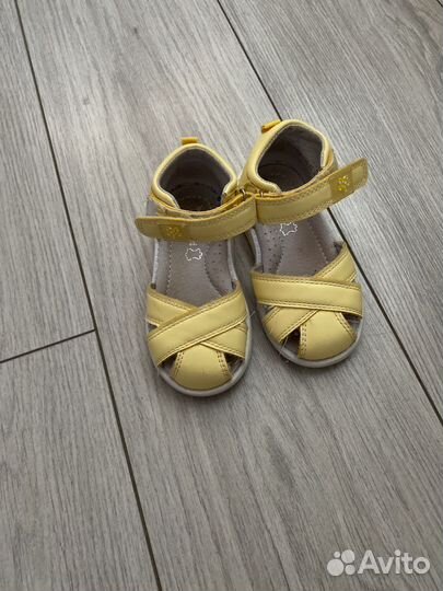 Босоножки на девочку 23