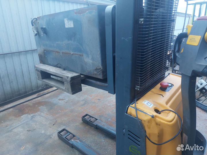 Электроштабелер самоходный