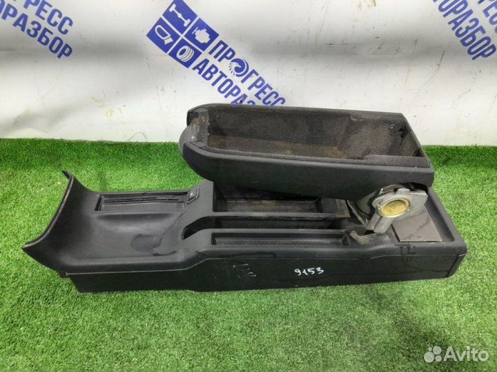 Консоль между сидений Volkswagen Passat B5 седан