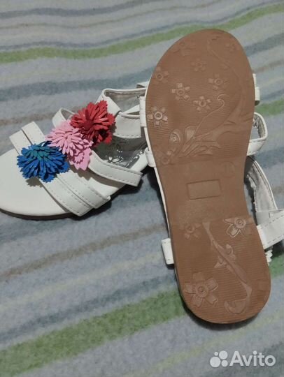 Сандалии для девочки новые