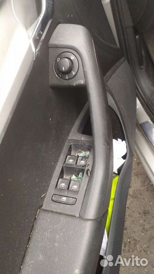 Блок стеклоподъемников Skoda Octavia III (A7