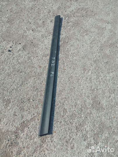 Nissan x-trail t32 левый передний молдинг двери