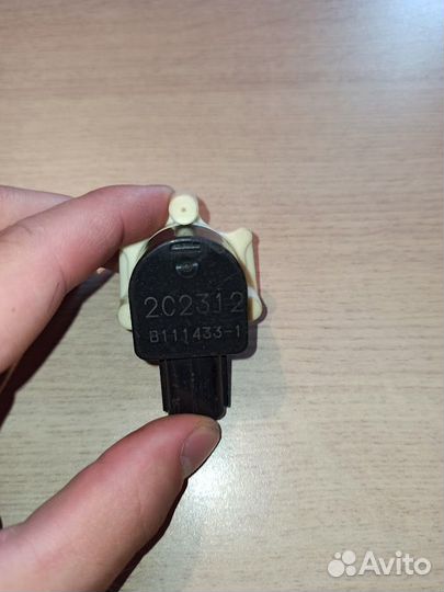 Датчик высоты дорожного просвета Toyota Avalon
