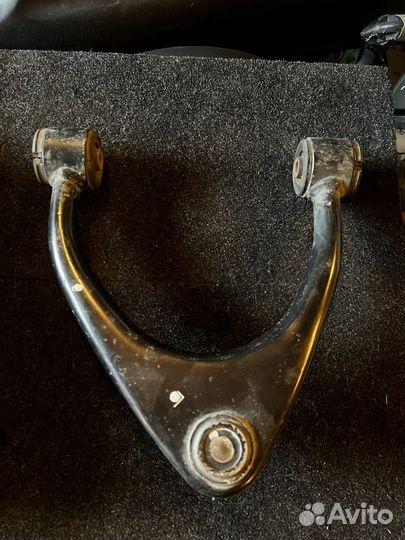 Верхний левый передний рычаг altezza