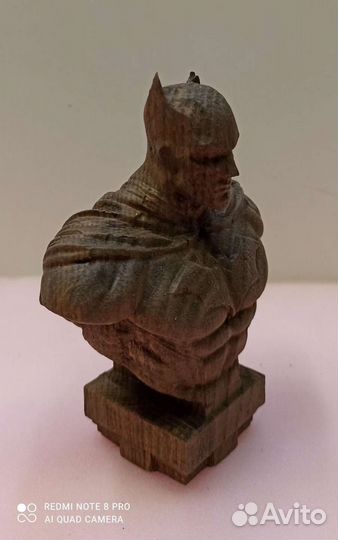 Статуэтка из дуба Бэтмен