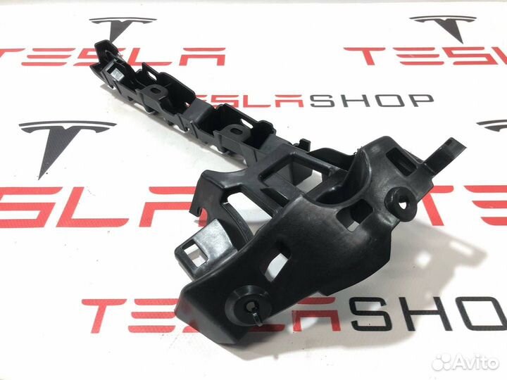 Кронштейн накладки, стойки В Tesla Model X рест