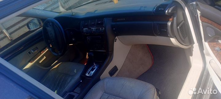 Audi A8 4.2 AT, 1997, 285 700 км