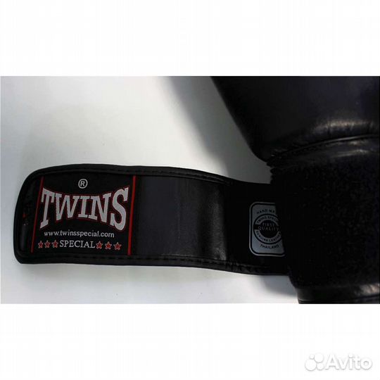 Боксерские перчатки и шлем Twins