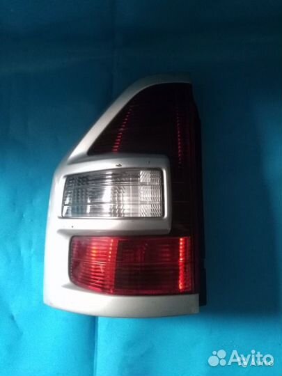 Фара Фонарь задний Mitsubishi Montero III 3