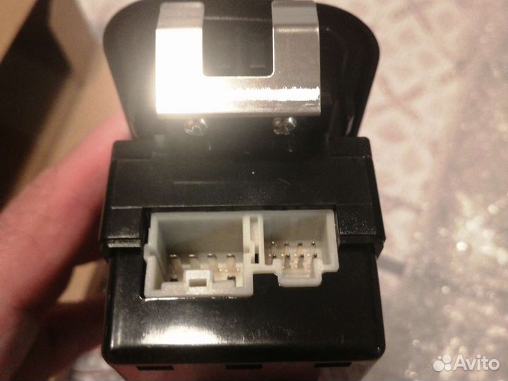 Кнопка стеклоподъемника isuzu Forward Giga