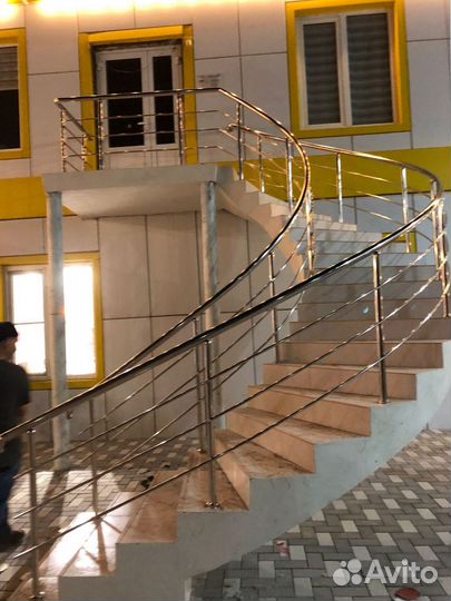 Ограждения, перила лестниц