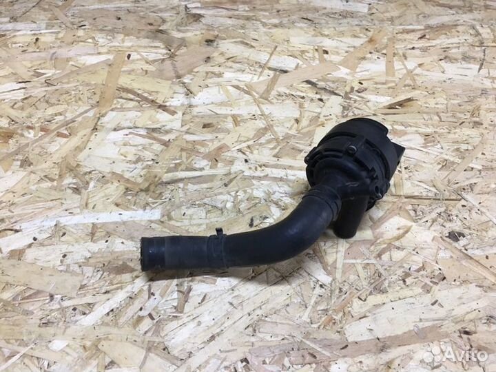 Дополнительная водяная помпа Mercedes-Benz E350