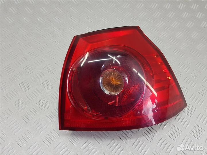 Фонарь задний правый Volkswagen Golf