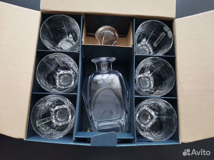 Графин со стаканами