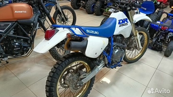 Мотоцикл Suzuki DR250S