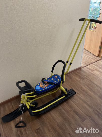 Снегокат Барс с колесами и родительской ручкой