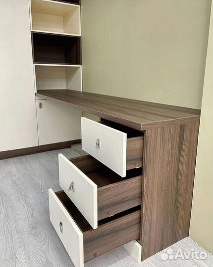 Детская зона у окна для двоих