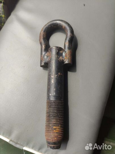 Буксировочный крюк