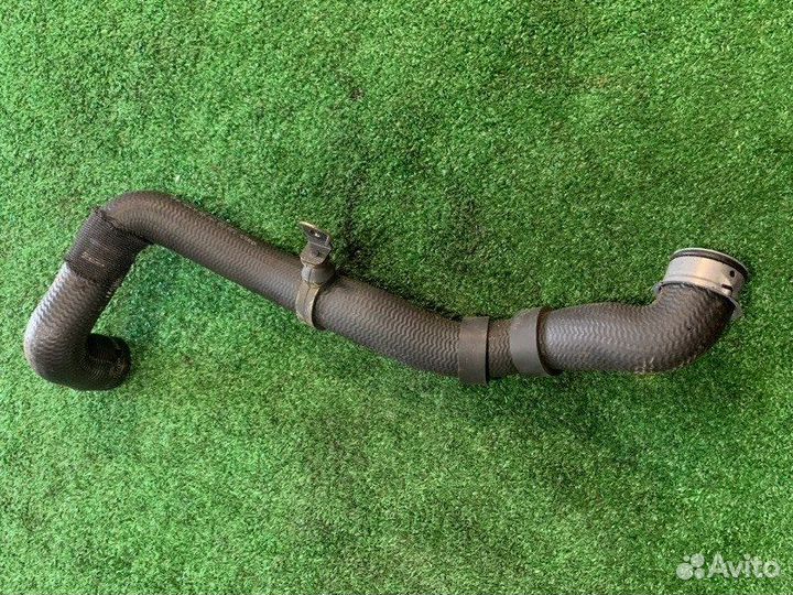 Патрубок радиатора нижний Mercedes-Benz C-Class