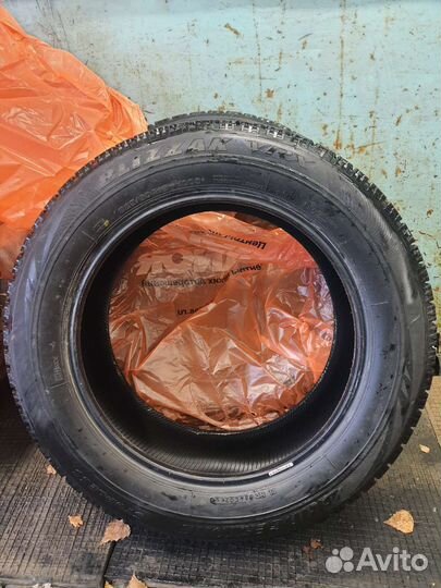 Bridgestone Blizzak VRX 225/60 R18 100S