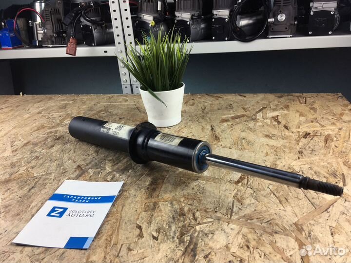 Передний амортизатор пневмоподвески на Ауди A8 D4