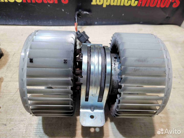 Моторчик печки Bentley Flying Spur W12 (4W)