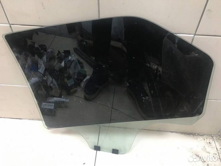 Стекло задней правой двери Renault Logan