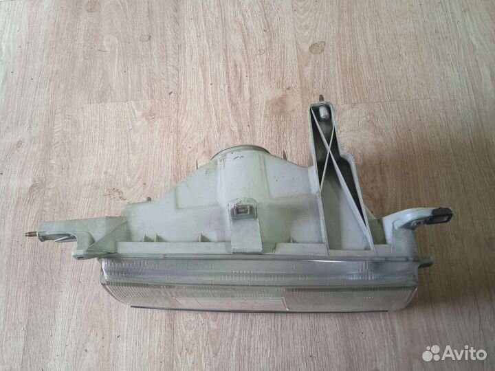 Фара Тойота Марк 2 YX76