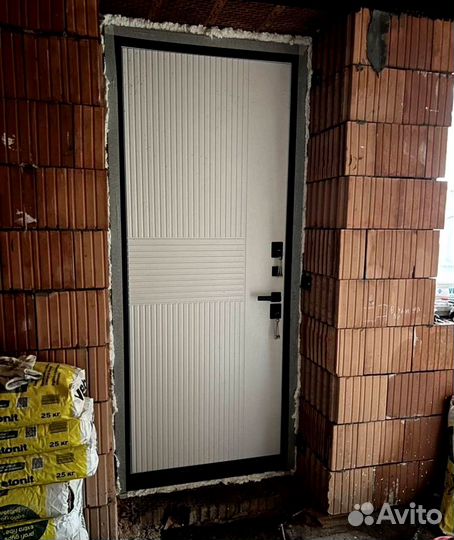 Входная металическая дверь