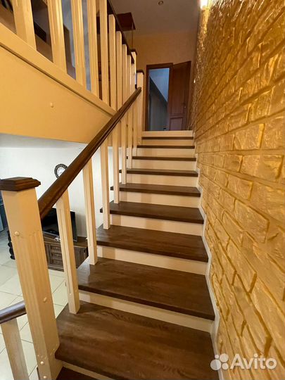 Облицовка бетонного каркаса лестницы деревом