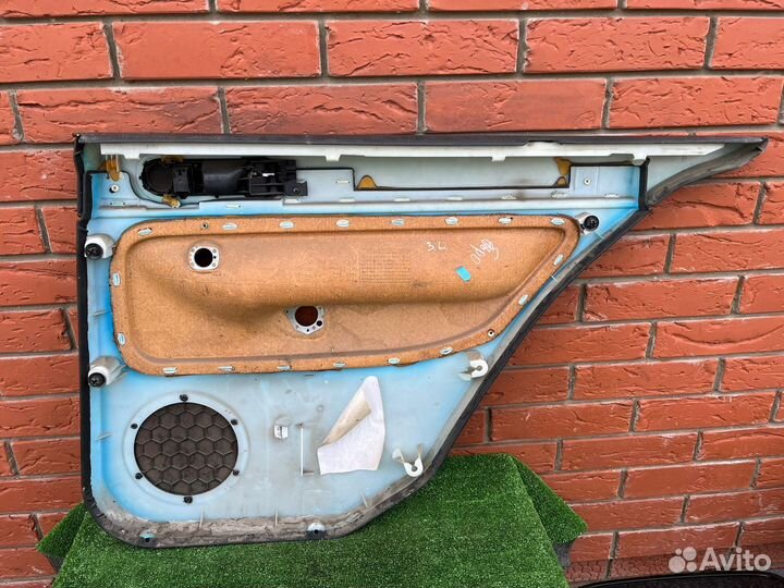 Обшивка двери задней левой Volkswagen Bora