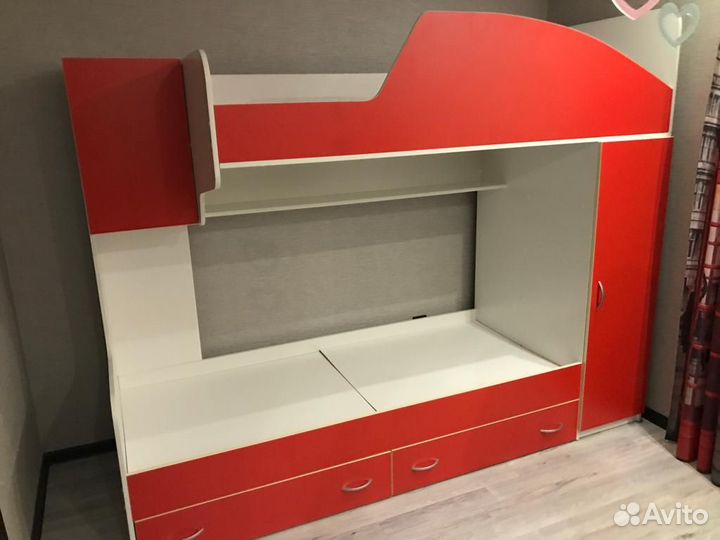 Двухъярусная кровать с 2мя матрасами