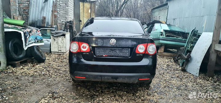 В разборе VW Jetta 5 (2009г. 2.0л fsi. акпп.)